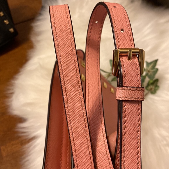 🚫SOLD🚫🌸💋Authentic Mk Medium Stud Messenger Bag - Picture 4 of 9